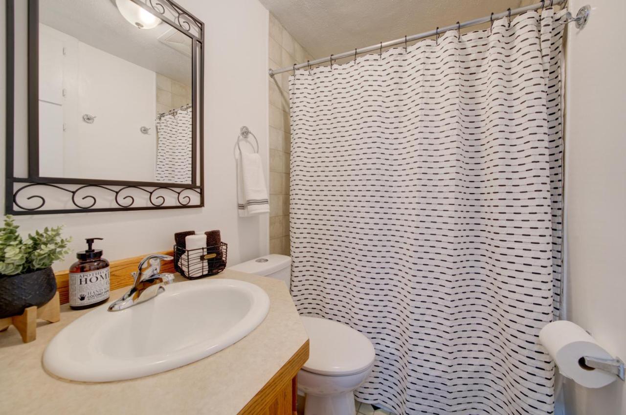 Charming And Cozy Downtown 3 Bedroom Walk To Dinner And Drinks Apartment *